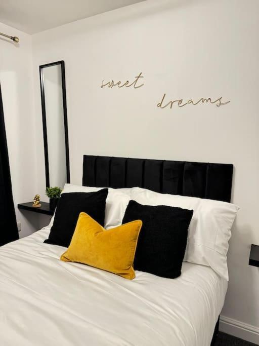 Luxury Cozy 3 Bed Apartment 5Mins From City - Free Parking! 诺丁汉 外观 照片