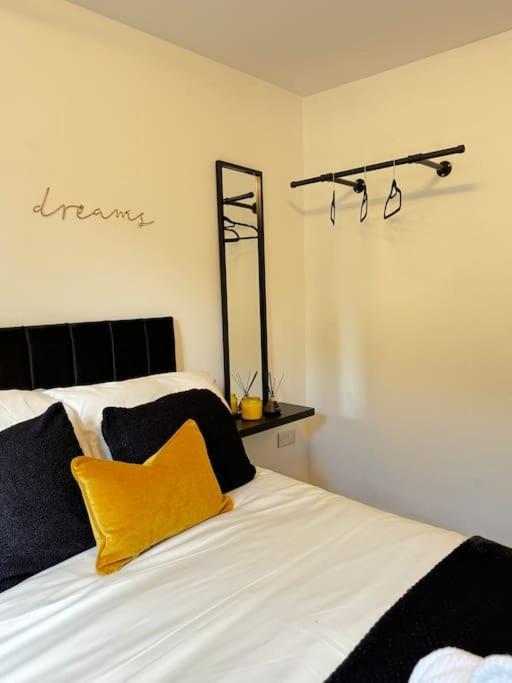 Luxury Cozy 3 Bed Apartment 5Mins From City - Free Parking! 诺丁汉 外观 照片